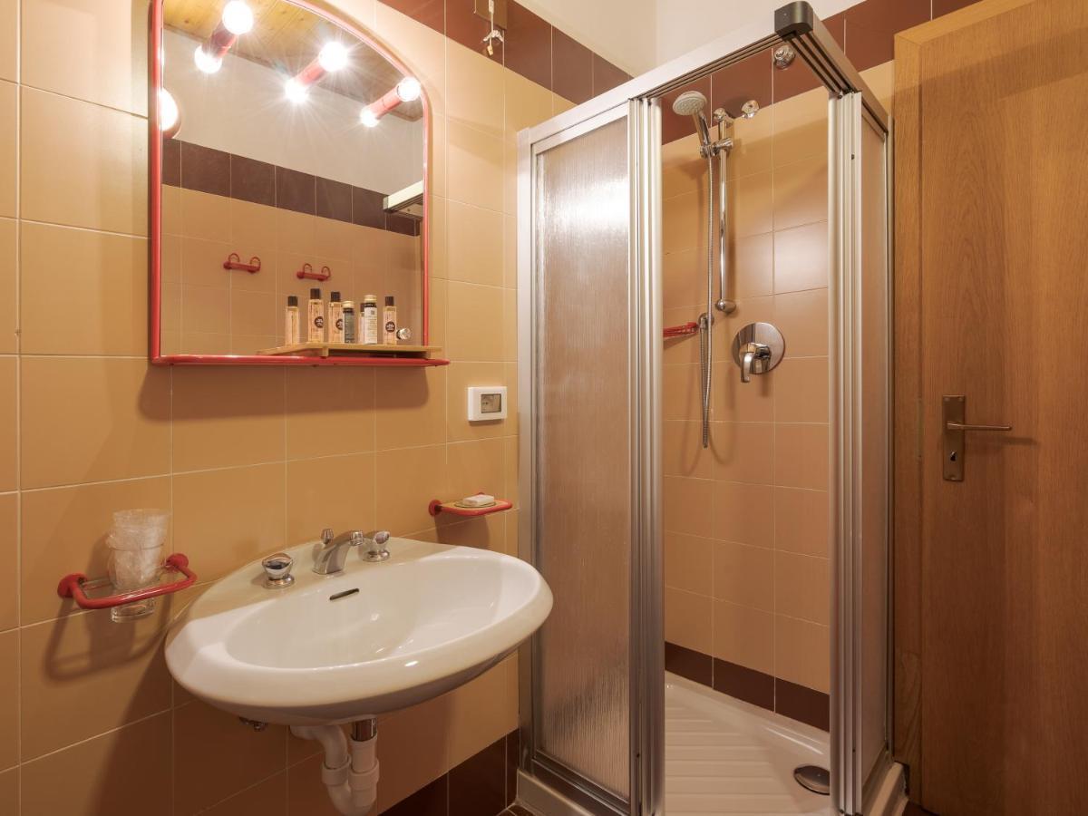 Апарт готель Residenza 3-Tre Мадонна-ді-Кампільйо Екстер'єр фото